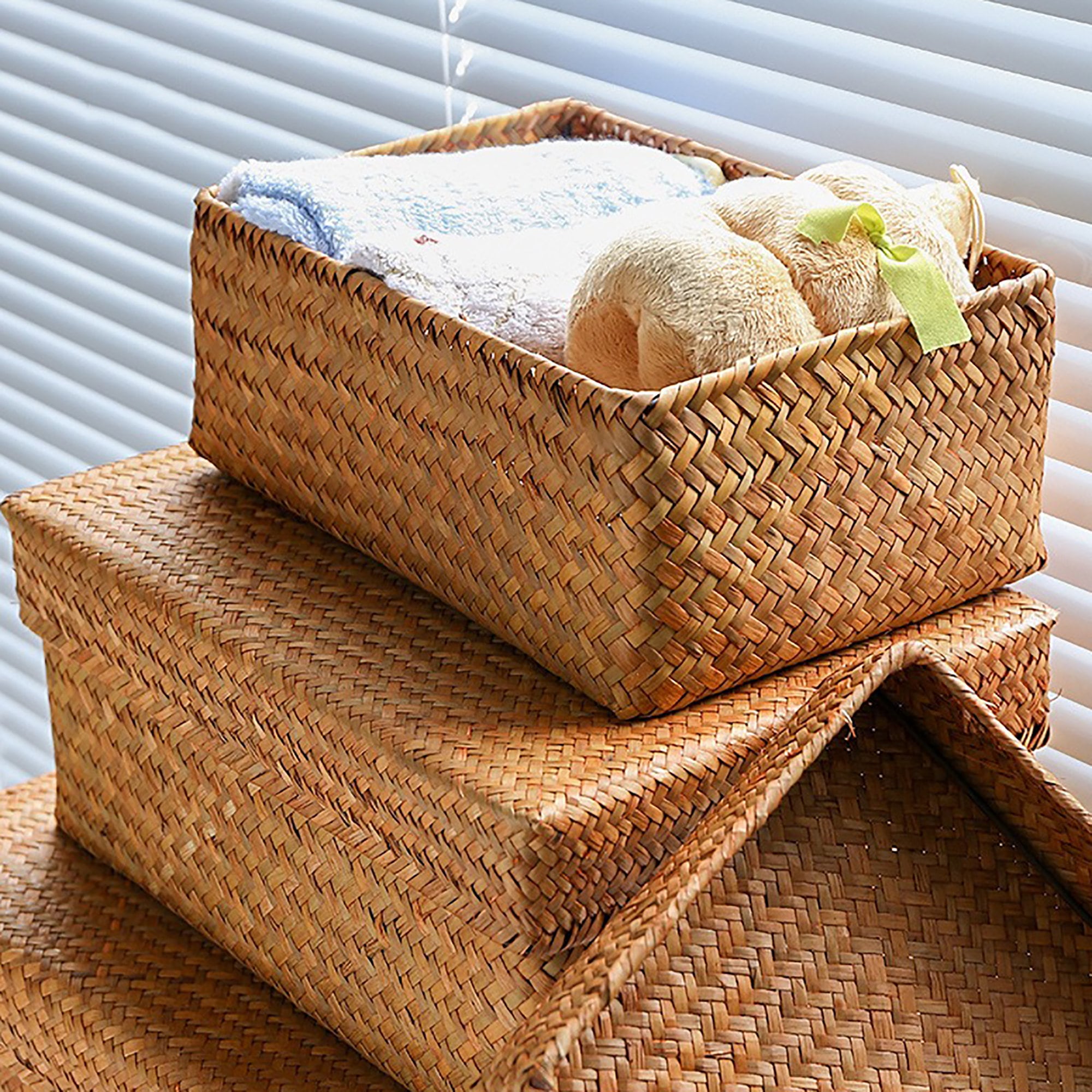 Woven Seagrass Basket w/ Lid