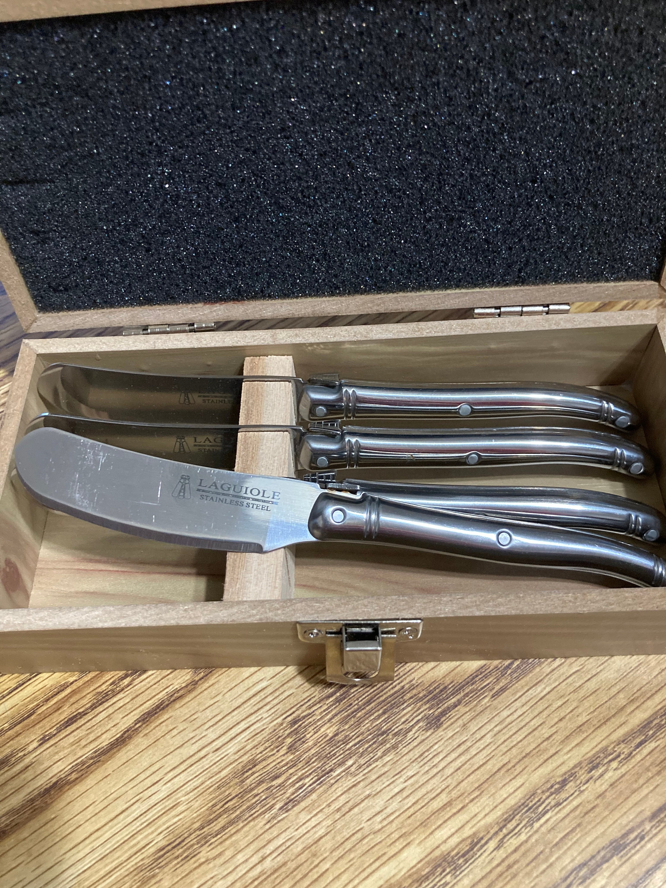 4 Laguiole Spreaders in Wood Case