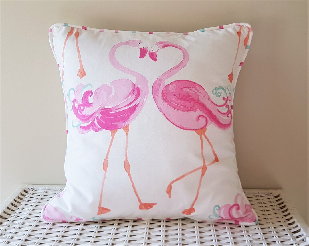 Laura Pillow Piped 22"x22"